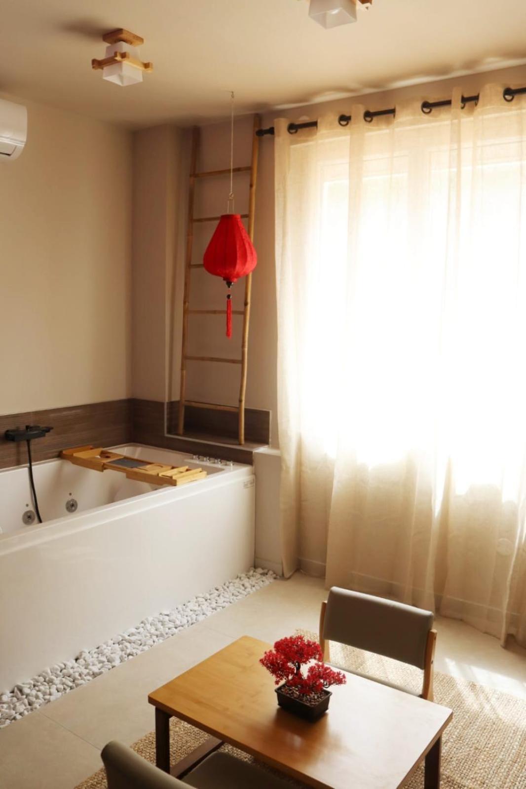 Loveroom Japon Avec Balneotherapie Toulon Exterior foto