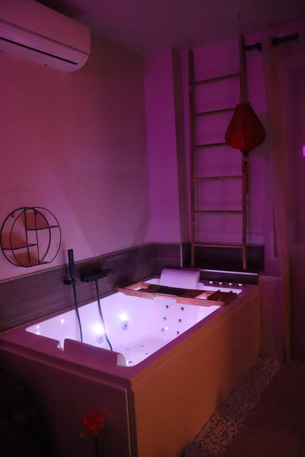 Loveroom Japon Avec Balneotherapie Toulon Exterior foto