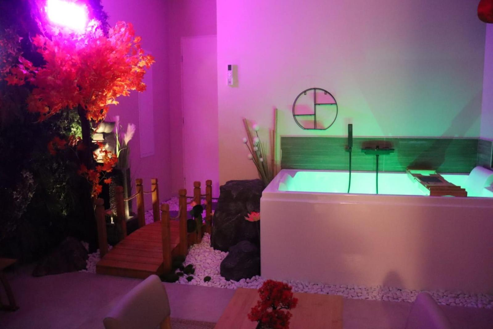 Loveroom Japon Avec Balneotherapie Toulon Exterior foto