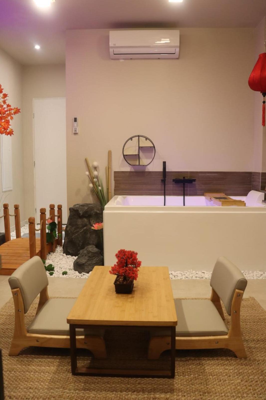 Loveroom Japon Avec Balneotherapie Toulon Exterior foto